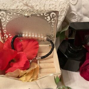 VINTAGE 925 STERLING SILVER BRACELET WITH BRAIDED BLACK LEATHER AND PEARLS